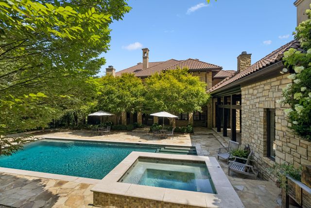 1037 Vaughn Crest Dr, Franklin, TN 37069