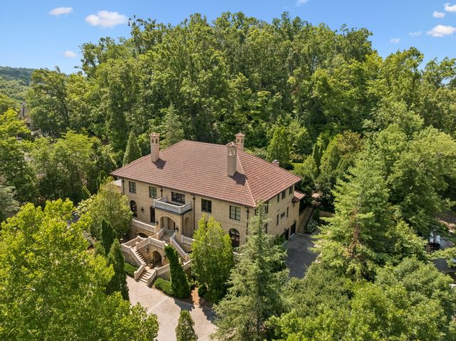 1037 Vaughn Crest Dr, Franklin, TN 37069