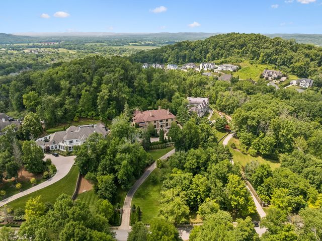 1037 Vaughn Crest Dr, Franklin, TN 37069