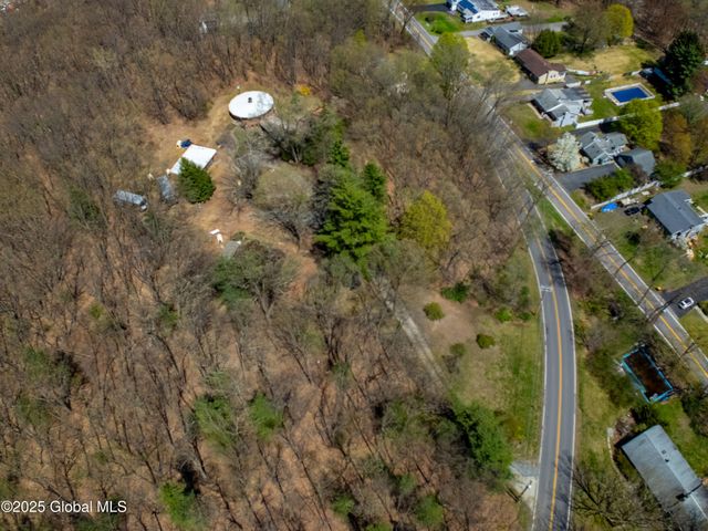 178 Clamsteam Road, Halfmoon, NY 12065