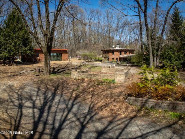 178 Clamsteam Road, Halfmoon, NY 12065