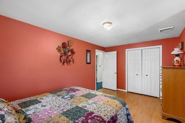 53 Stoney Weir Rd, Halifax, MA 02338