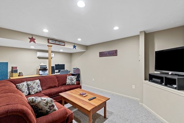 53 Stoney Weir Rd, Halifax, MA 02338