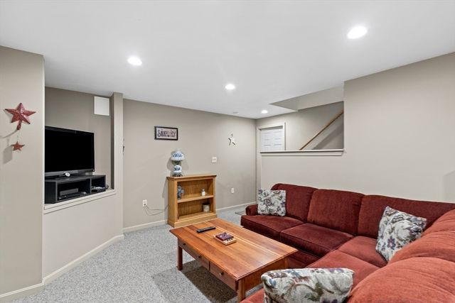 53 Stoney Weir Rd, Halifax, MA 02338