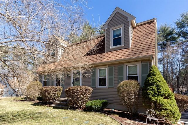 53 Stoney Weir Rd, Halifax, MA 02338