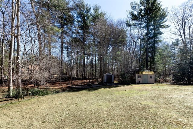 53 Stoney Weir Rd, Halifax, MA 02338