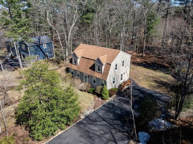 53 Stoney Weir Rd, Halifax, MA 02338