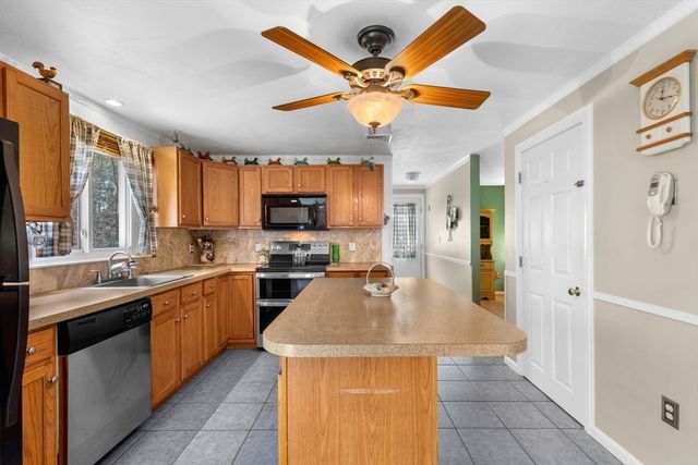 53 Stoney Weir Rd, Halifax, MA 02338