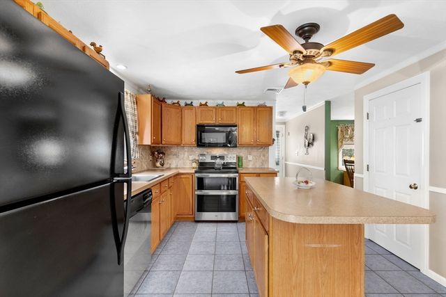 53 Stoney Weir Rd, Halifax, MA 02338