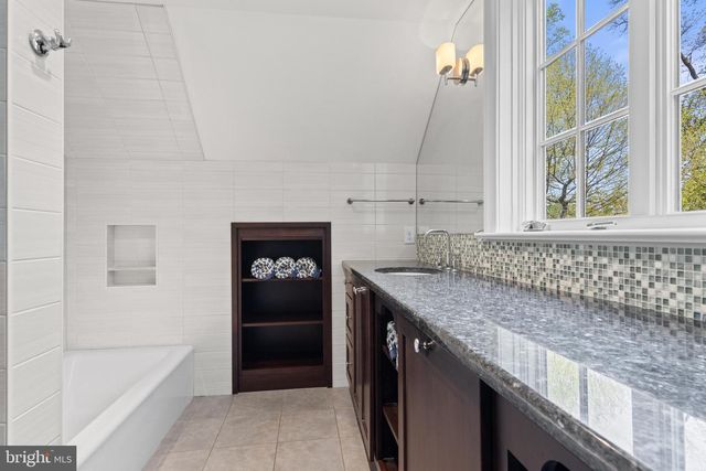 185 BIDDULPH RD, Wayne, PA 19087
