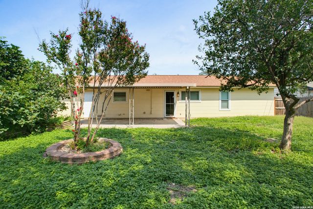 8315 Castle Creek Dr, San Antonio, TX 78218