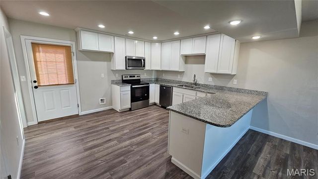 850 Navajo Trail 850, Warrenton, MO 63383