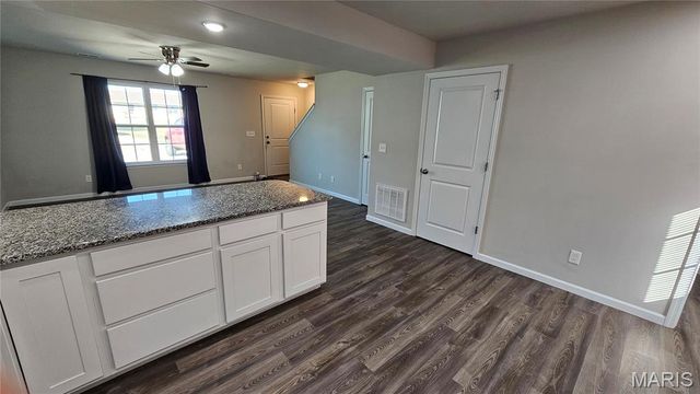 850 Navajo Trail 850, Warrenton, MO 63383