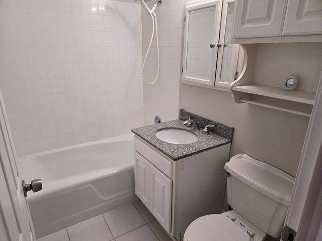 3909 W W 123RD ST. Street 205A, Alsip, IL 60803