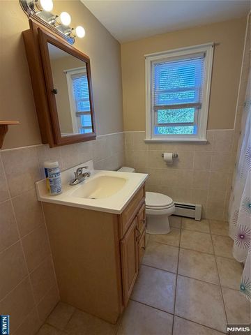 238 4th Street 2, Saddle Brook, NJ 07663