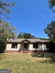 3067 Sr 18 Highway, West Point, GA 31833