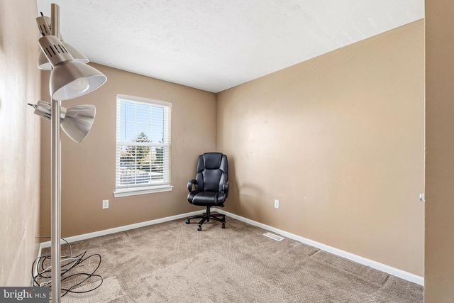 28 W PERPEN CT, Newark, DE 19702