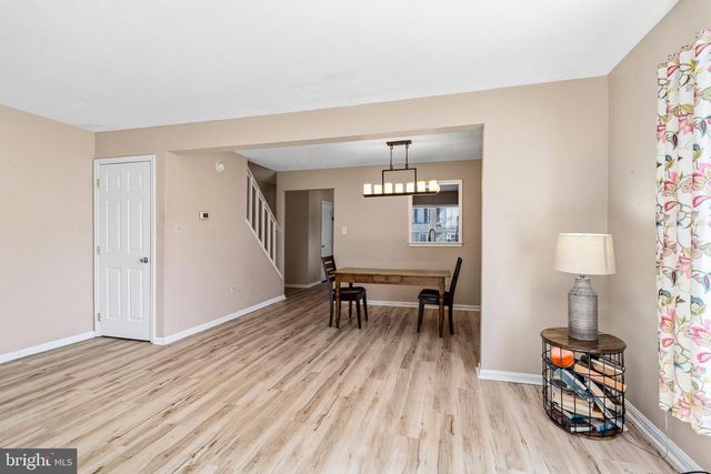 28 W PERPEN CT, Newark, DE 19702