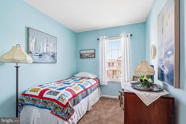 28 W PERPEN CT, Newark, DE 19702