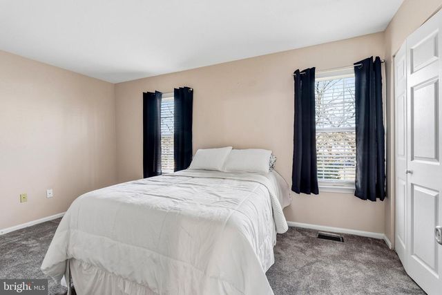 28 W PERPEN CT, Newark, DE 19702