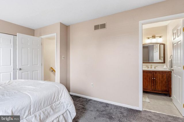 28 W PERPEN CT, Newark, DE 19702