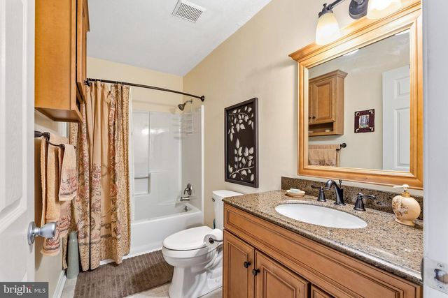 28 W PERPEN CT, Newark, DE 19702