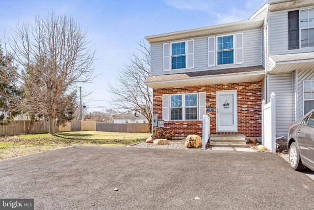 28 W PERPEN CT, Newark, DE 19702