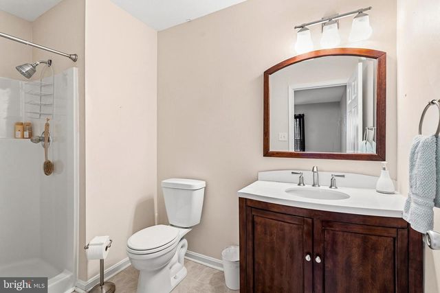 28 W PERPEN CT, Newark, DE 19702