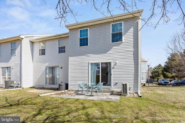 28 W PERPEN CT, Newark, DE 19702