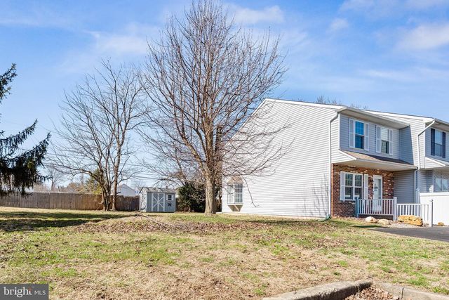 28 W PERPEN CT, Newark, DE 19702