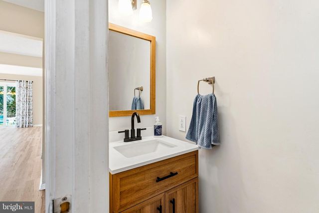 28 W PERPEN CT, Newark, DE 19702