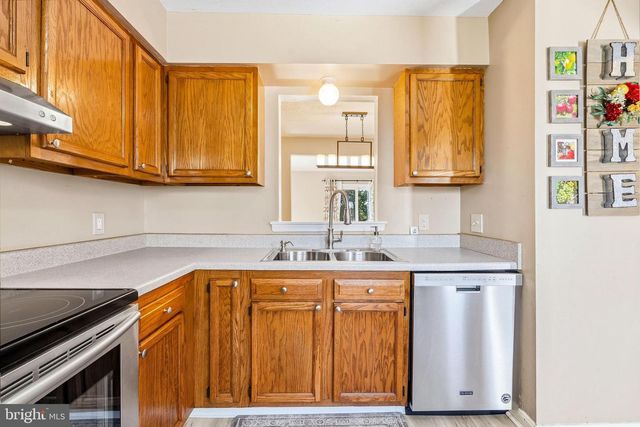 28 W PERPEN CT, Newark, DE 19702