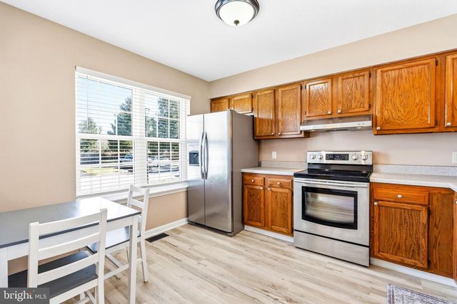 28 W PERPEN CT, Newark, DE 19702