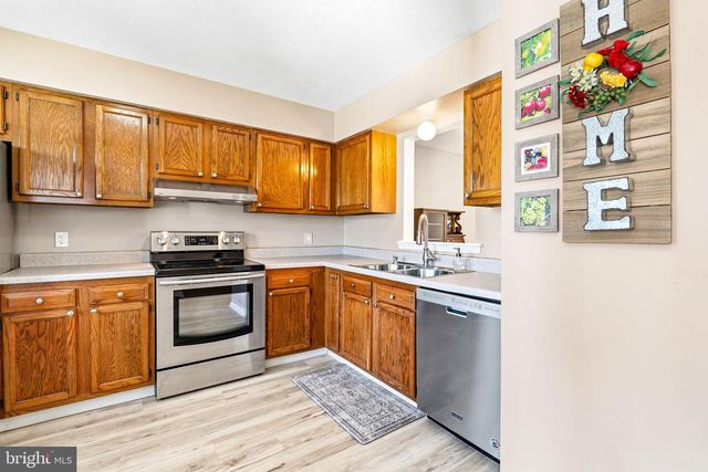 28 W PERPEN CT, Newark, DE 19702