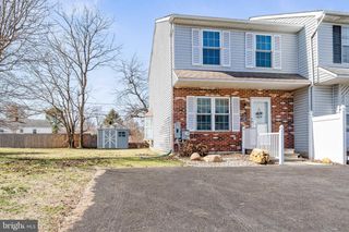 28 W PERPEN CT, Newark, DE 19702