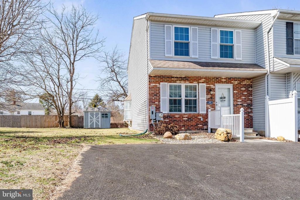 28 W PERPEN CT, Newark, DE 19702