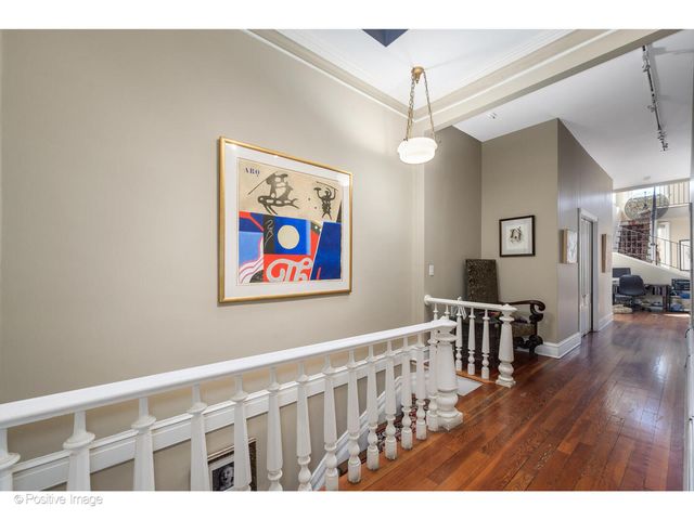 1957 W Schiller Street, Chicago, IL 60622