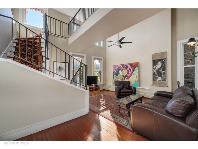 1957 W Schiller Street, Chicago, IL 60622