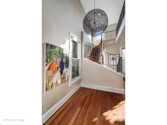 1957 W Schiller Street, Chicago, IL 60622