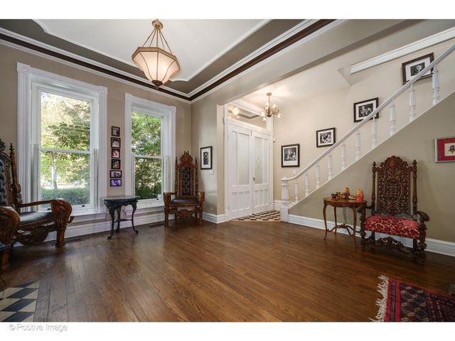 1957 W Schiller Street, Chicago, IL 60622