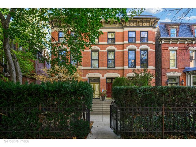 1957 W Schiller Street, Chicago, IL 60622