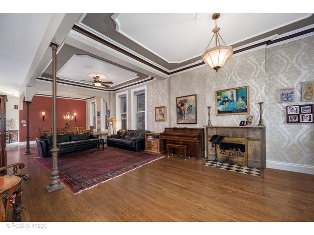 1957 W Schiller Street, Chicago, IL 60622