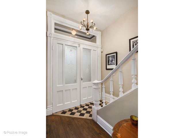 1957 W Schiller Street, Chicago, IL 60622