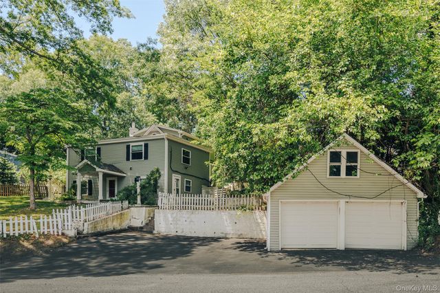 33 Port Washington Road, Sound Beach, NY 11789