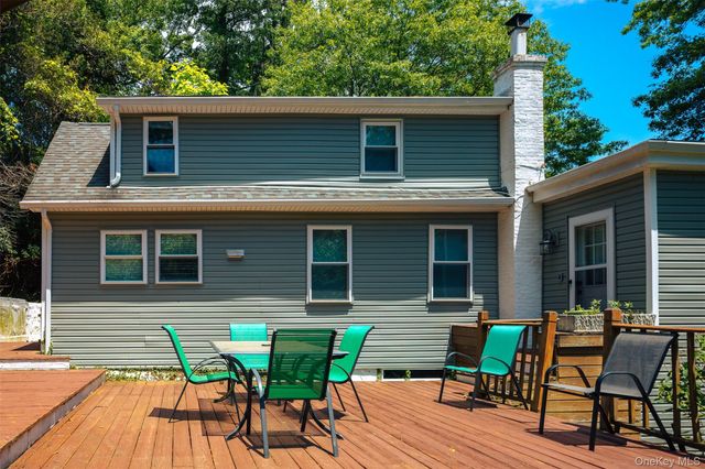 33 Port Washington Road, Sound Beach, NY 11789