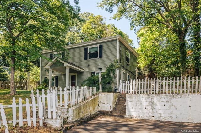 33 Port Washington Road, Sound Beach, NY 11789