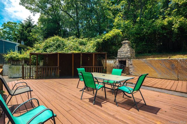 33 Port Washington Road, Sound Beach, NY 11789