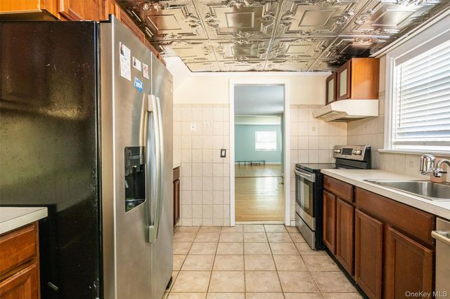 33 Port Washington Road, Sound Beach, NY 11789