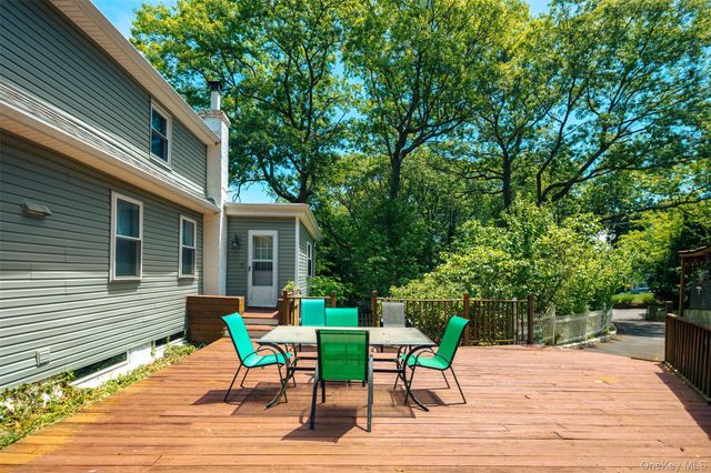 33 Port Washington Road, Sound Beach, NY 11789