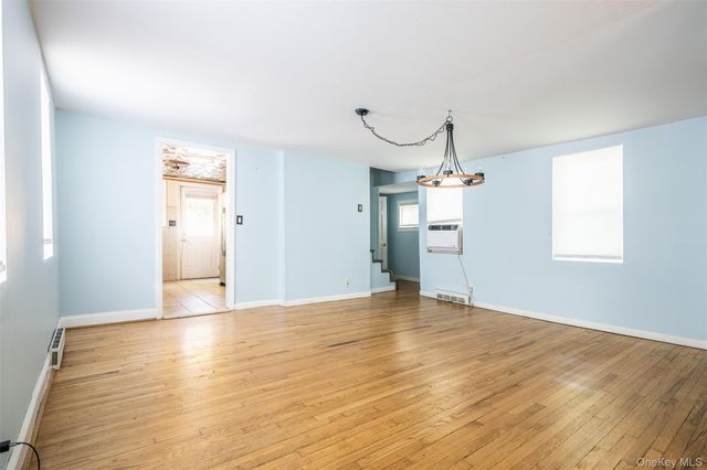 33 Port Washington Road, Sound Beach, NY 11789